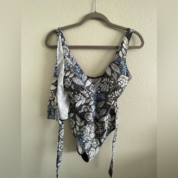 Summersalt perfect wrap one-piece swimsuit - Picture 6 of 7